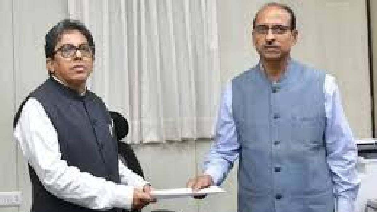 পরিবর্তন আসতেই মুখ্যমন্ত্রীর উপদেষ্টা পদ ছাড়লেন আলাপন-হরিকৃষ্ণ