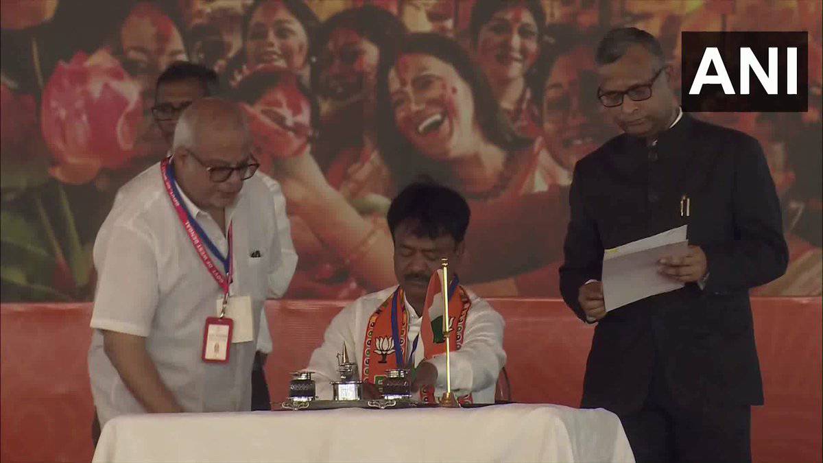 বারাসত পোস্ট অফিসে লাইন, দৌড়ে গেলেন খাদ্যমন্ত্রী