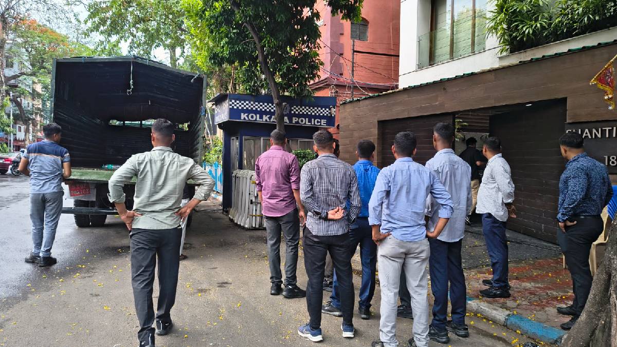 অভিষেকের বাড়ি থেকে সরল কড়া নিরাপত্তা, খুলে নেওয়া হল স্ক্যানারও