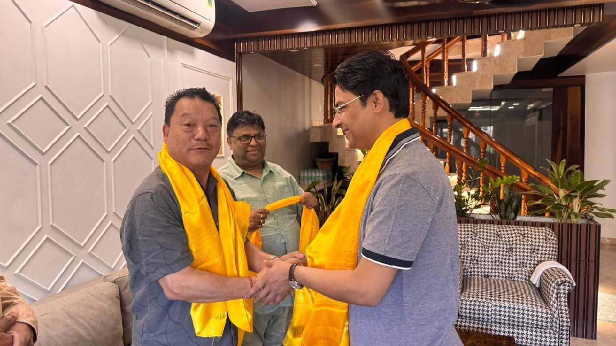 বিনয় তামাং, অনীত থাপাকে ‘থুতু ছেটানোর’ নিদান বিমল গুরুংয়ের, মন্তব্য ঘিরে বিতর্ক