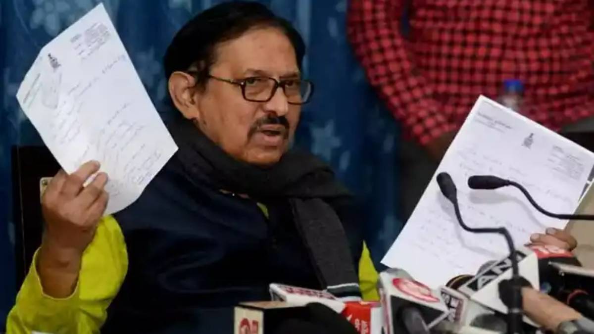 পরাজয়ের পরই স্পিকারের কক্ষ ছাড়লেন বিমান বন্দ্যোপাধ্যায়