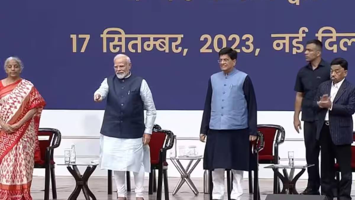 কারিগরদের আর্থিক উন্নয়নে বড় পদক্ষেপ, বাংলায় চালু হচ্ছে ‘পিএম বিশ্বকর্মা যোজনা’, নবান্নে বৈঠকের পর জারি নির্দেশিকা