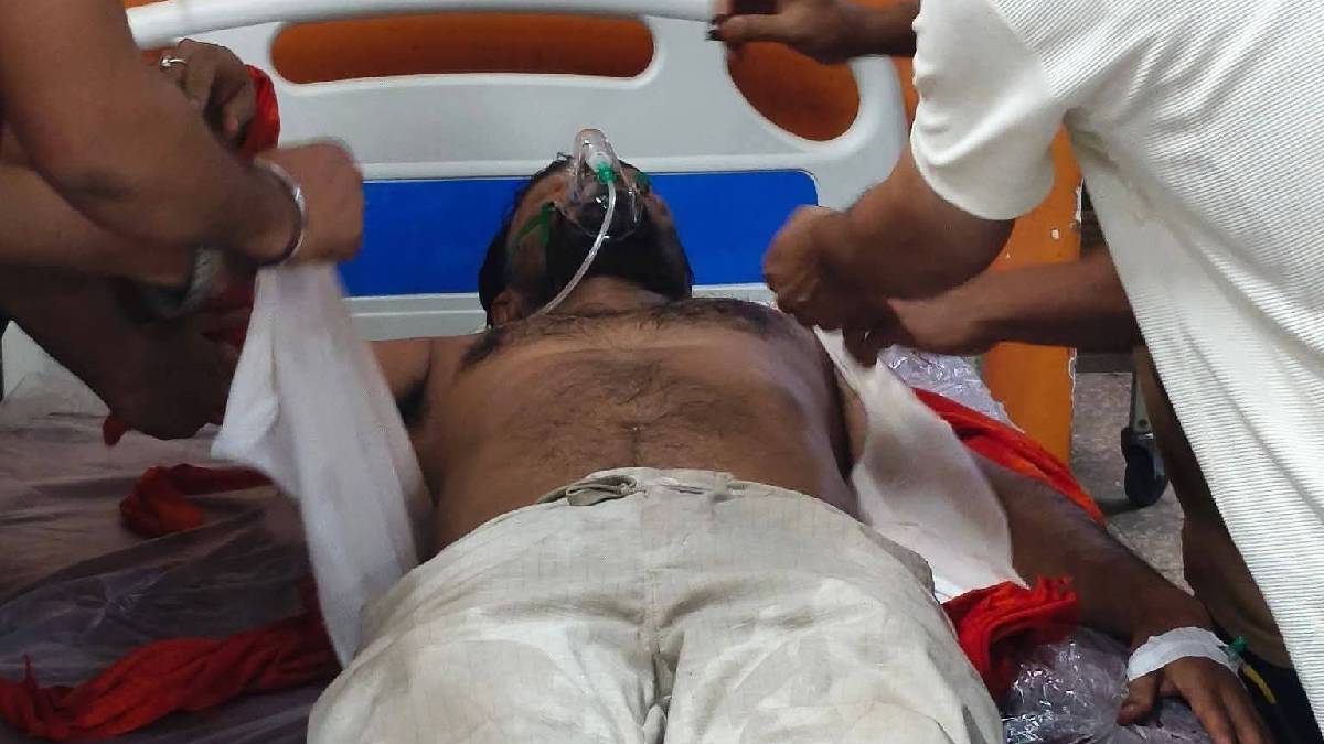 ক্লাব দখলকে কেন্দ্র করে দুই গোষ্ঠীর কোন্দল ঘিরে রণক্ষেত্র!