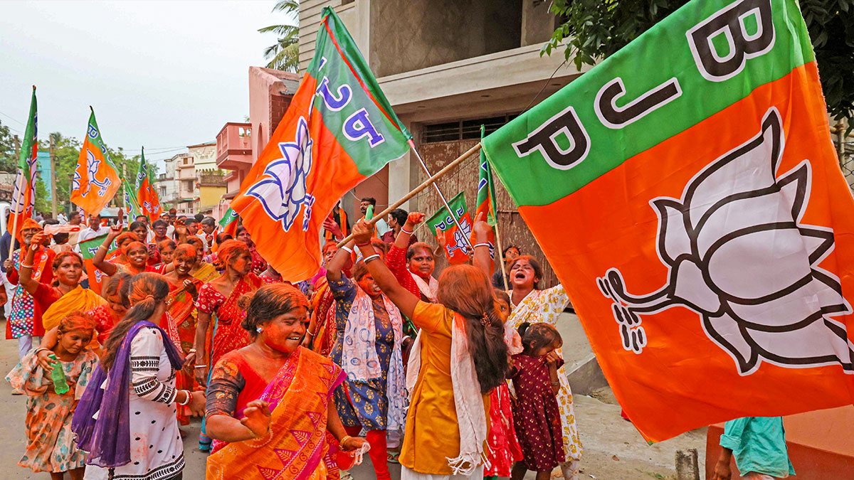 পশ্চিমবঙ্গে রাজনৈতিক বিলাসিতার বিরুদ্ধে কড়া আইনি পদক্ষেপ