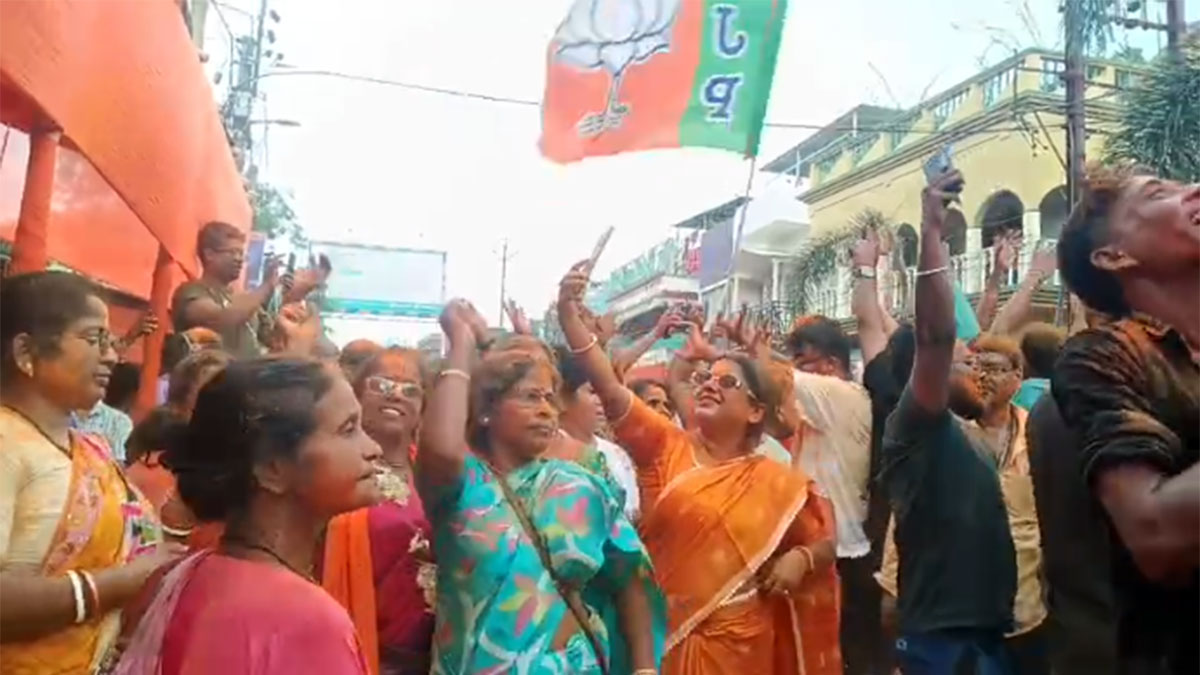 শিবপুরে আইআইইএসটি গণনা কেন্দ্রের বাইরে বিজেপির উচ্ছ্বাস