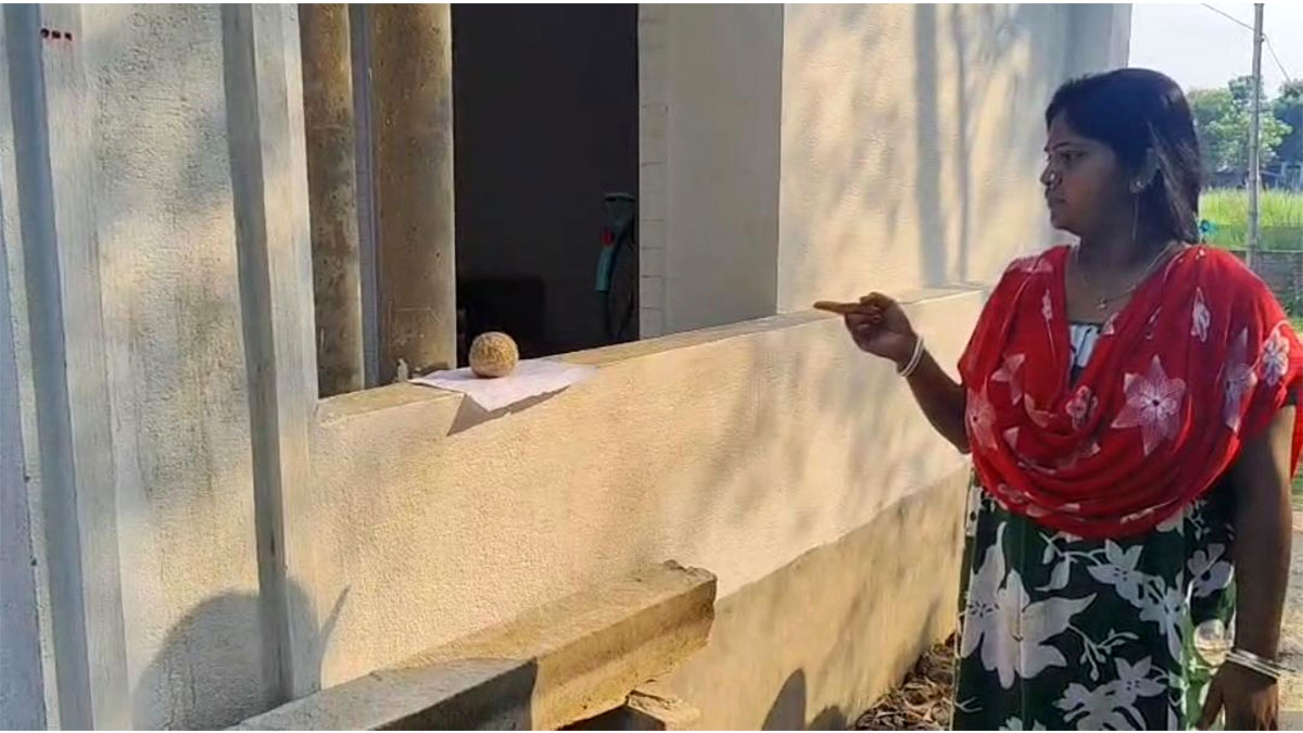 তৃণমূল কর্মীর বাড়ি থেকে হুমকি চিঠি ও বোমাসদৃশ বস্তু উদ্ধারে চাঞ্চল্য