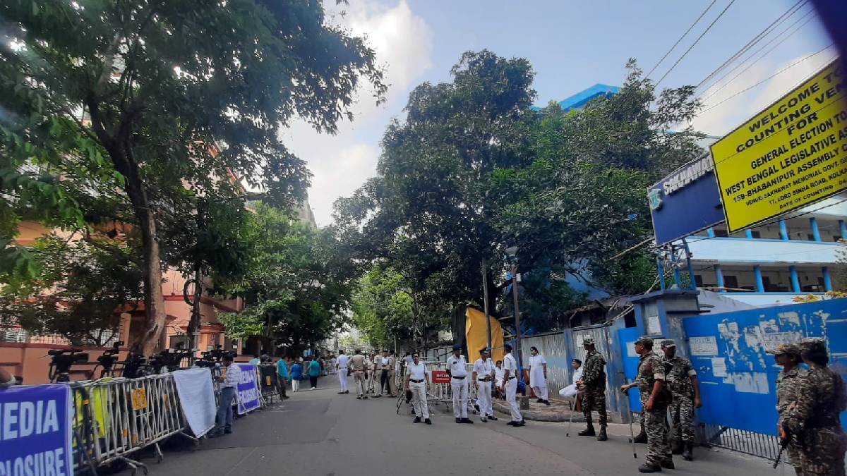 ভবানীপুরে গণনার আগে কড়া নিরাপত্তা, ত্রিস্তরীয় বলয়ে স্ট্রং রুম