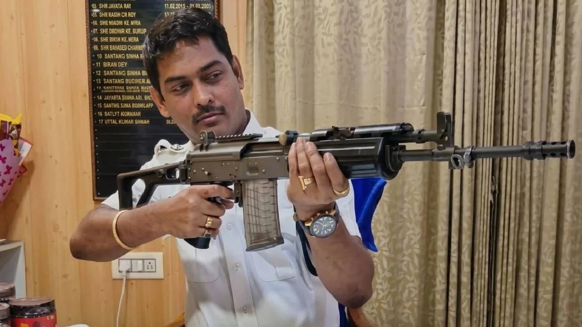 আগ্নেয়াস্ত্র হাতে ভাইরাল হওয়া পুলিশ ইনস্পেক্ট গৌতম দাসকে আনা হল নবান্নে