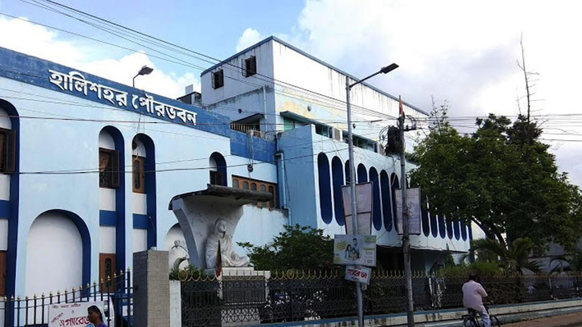 হালিশহর পুরসভায় ভাঙন, ১৬জন কাউন্সিলরের গণইস্তফা ঘিরে চাঞ্চল্য