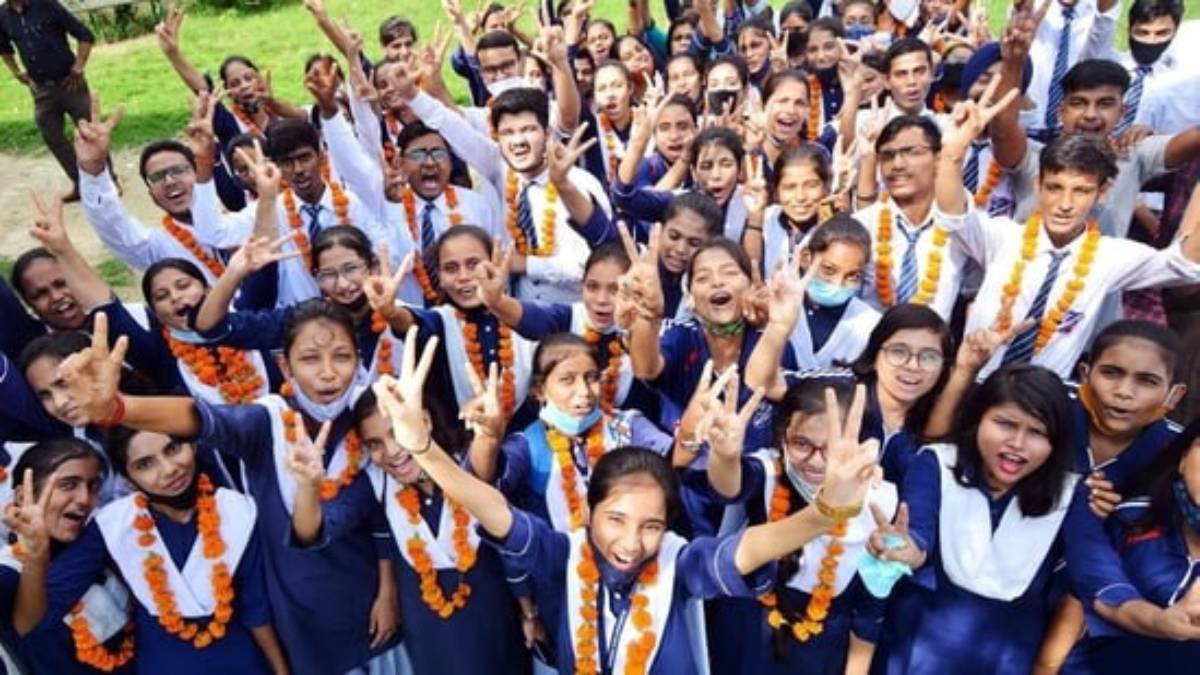 উচ্চ মাধ্যমিকে প্রথম আদৃত পাল, প্রথম দশে ৬৪ জন