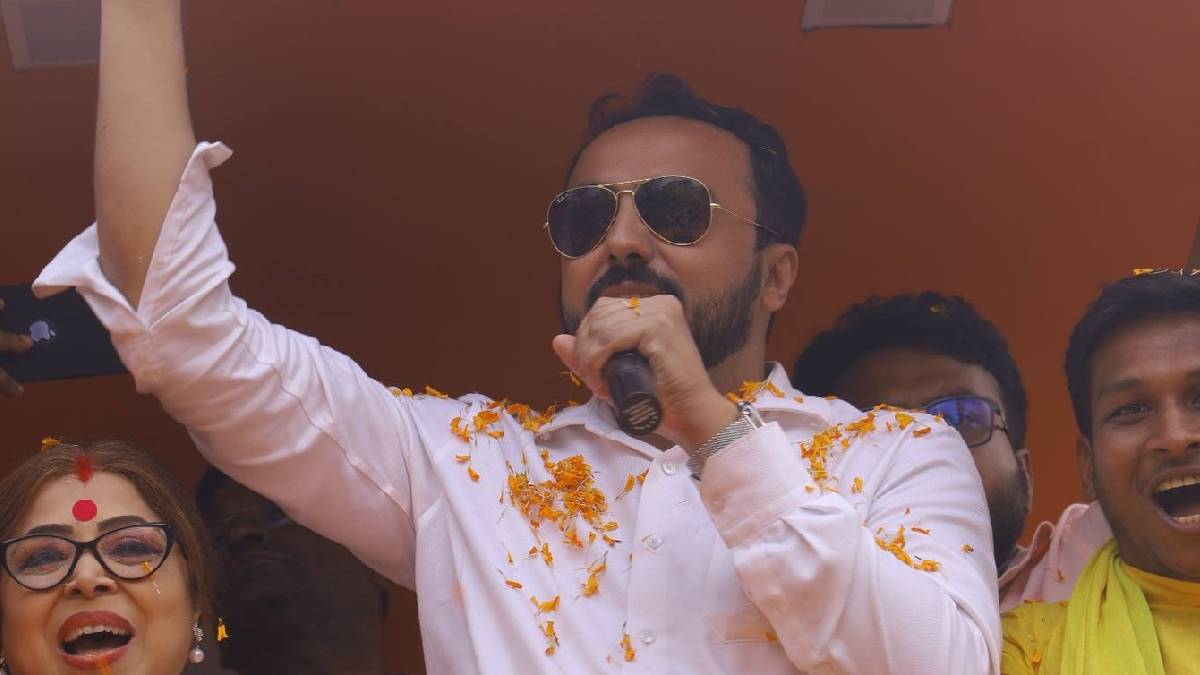 খানা-খন্দে জর্জরিত বেহালা, রাস্তা সারাতে পোর্ট কর্তৃপক্ষের সঙ্গে বৈঠকে বিধায়ক ইন্দ্রনীল