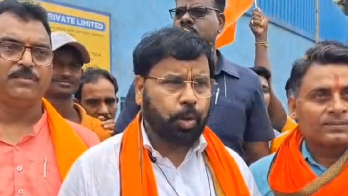 বহিরাগত শ্রমিকদের অপসারণ ও স্থানীয়দের নিয়োগের দাবি,  কড়া বার্তা বিধায়কের