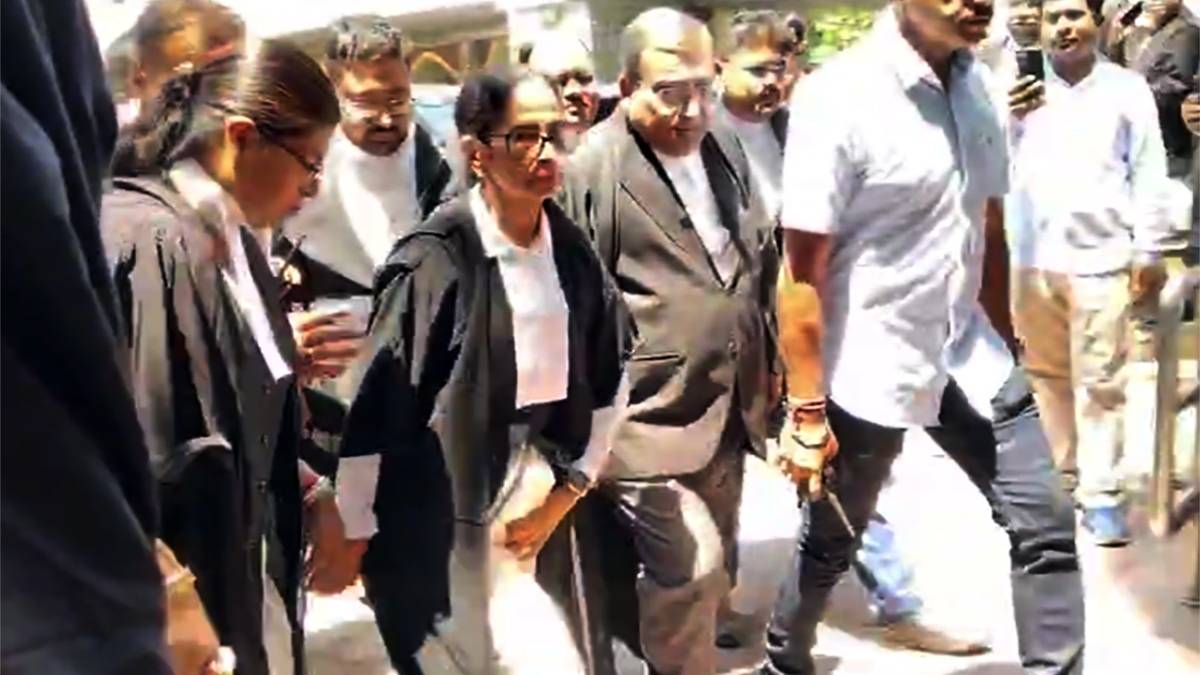 আইনজীবী মমতার হাইকোর্টে গিয়ে সওয়াল, ভোট পরবর্তী হিংসার অভিযোগে মামলা