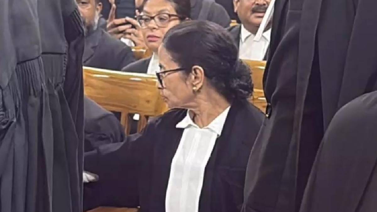 প্রাক্তন মুখ্যমন্ত্রী মমতাকে লক্ষ্য করে ‘চোর’ স্লোগান, হাইকোর্ট চত্বরে উত্তেজনা