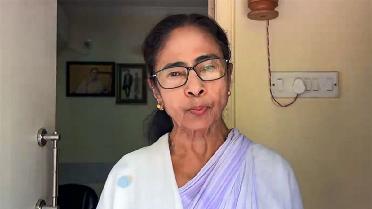 কালীঘাটে মমতার বাড়ির সামনে ‘জয় শ্রী রাম’ স্লোগান, পাল্টা ‘জয় বাংলা’