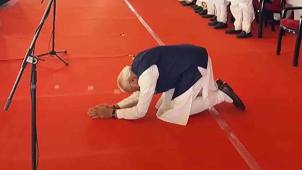 ব্রিগেডের মঞ্চে বাংলার ‘জনশক্তি’কে নতজানু প্রণাম প্রধানমন্ত্রীর