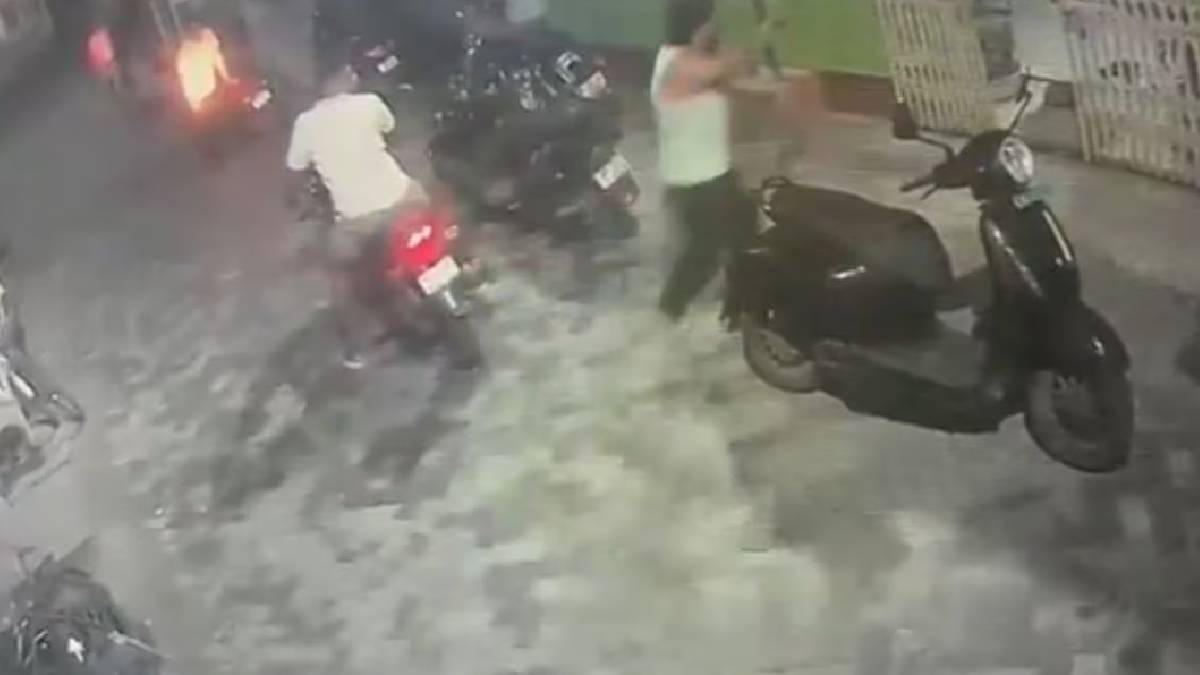 ভোটগণনার আগের রাতে নোয়াপাড়ায় গুলি