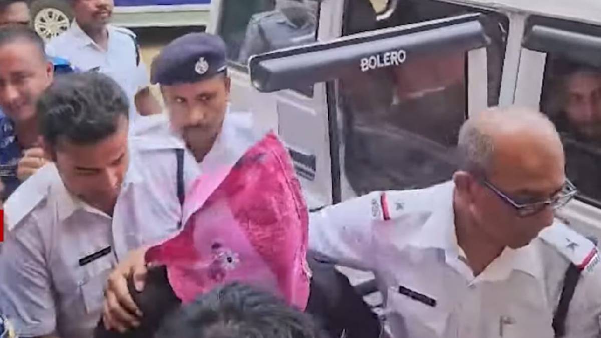 পথচারীকে ধাক্কা মেরে গ্রেপ্তার ব্যবসায়ী খুনে অভিযুক্ত প্রাক্তন বিডিও প্রশান্ত বর্মণ