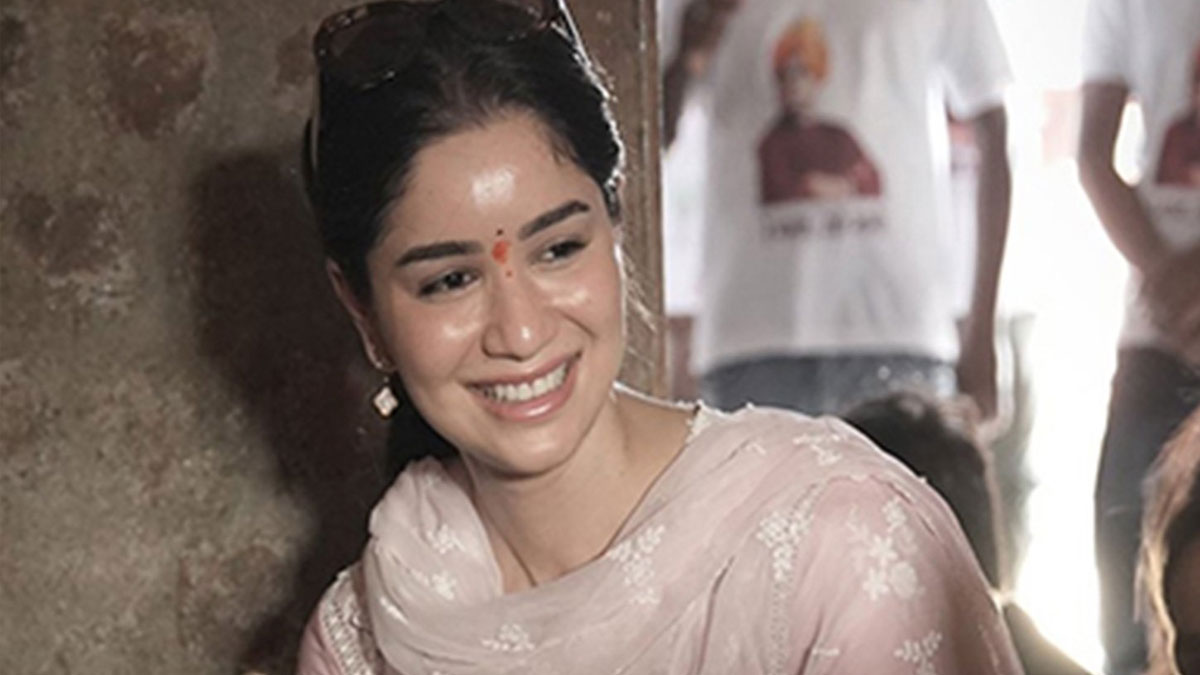 শরীর নিয়ে কটূক্তিতে ক্ষুব্ধ সারা তেন্ডুলকর, পাপারাৎজিদের আচরণে বিতর্ক