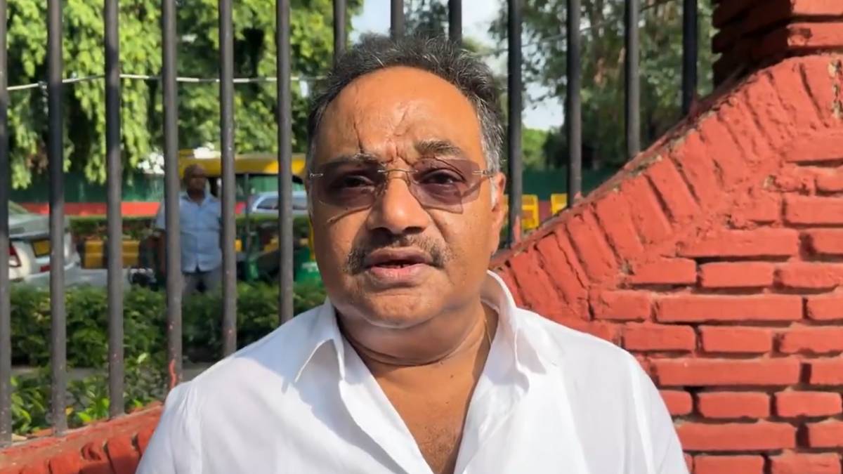 নতুন সরকার বিজেপির সরকার হবে না বললেন শমীক ভট্টাচার্য