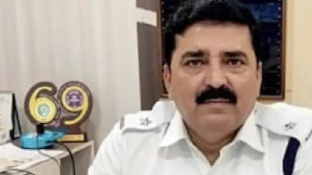 অবশেষে ইডি দপ্তরে হাজিরা দিলেন পুলিশ কর্তা শান্তুনু সিনহা