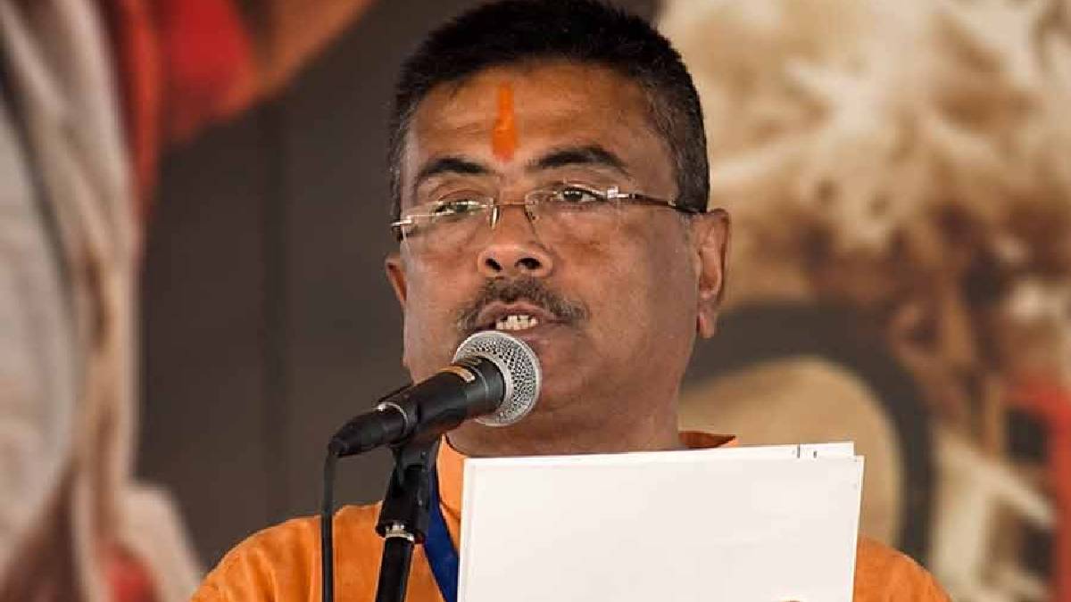 শপথ নিচ্ছেন শুভেন্দু অধিকারী