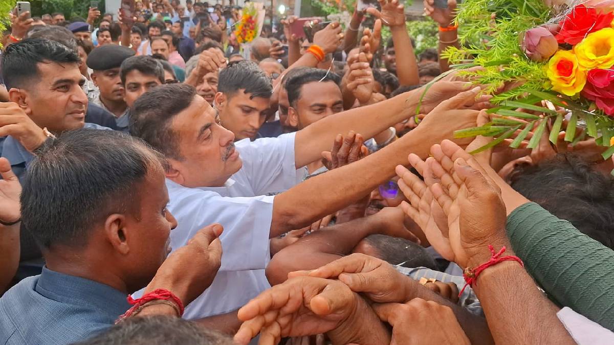 মাঝরাতে কাঁথির পাড়ায় ফিরলেন মুখ্যমন্ত্রী শুভেন্দু, প্রিয় বুবাইকে দেখতে মানুষের ঢল