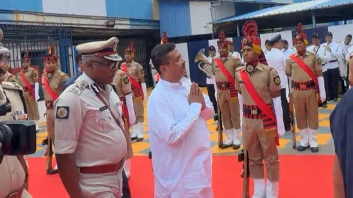 নবান্নে মুখ্যমন্ত্রী শুভেন্দু অধিকারীকে দেওয়া হল ‘গার্ড অব অনার’