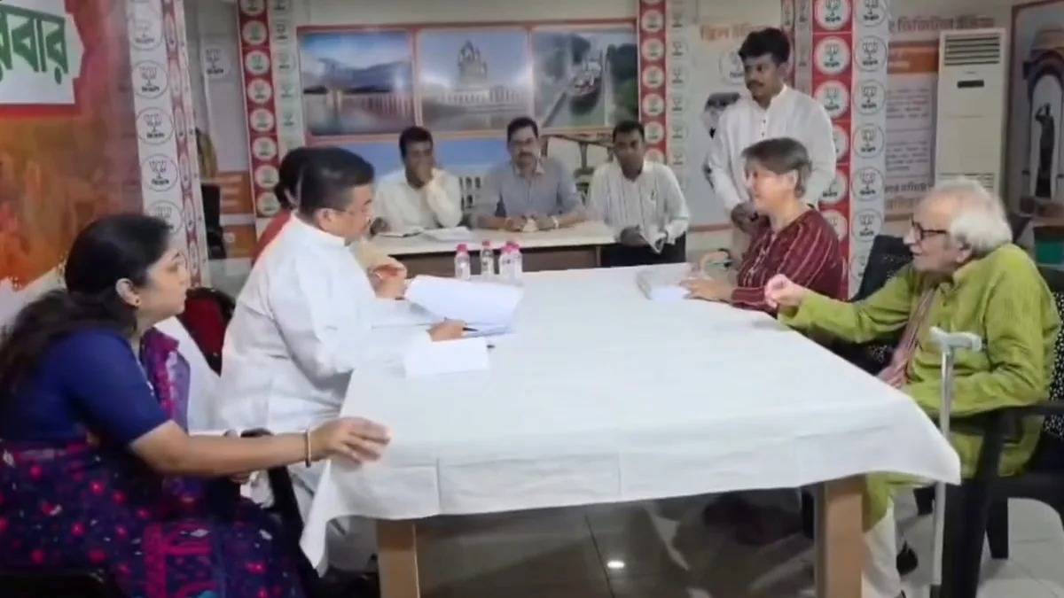 সোনা পাপ্পুদের খপ্পরে নিজের জমি খুইয়ে ‘জনতার দরবারে’ ভবানীপুরের বৃদ্ধ