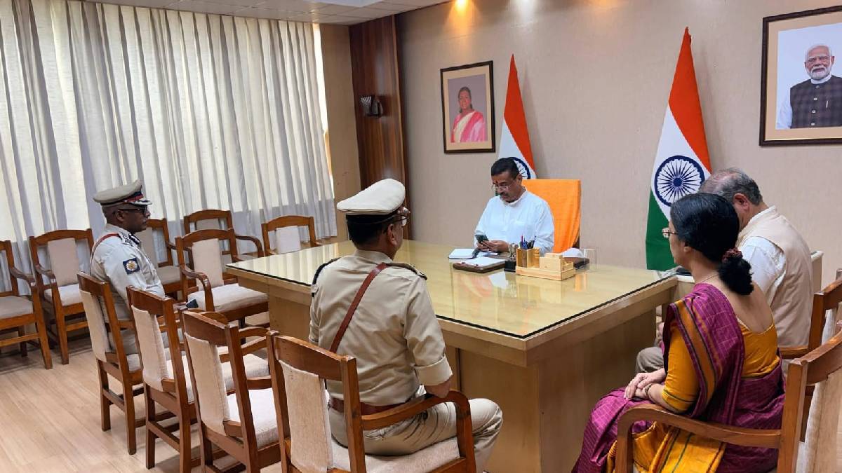 রাজ্যের আইন-শৃঙ্খলা ও প্রশাসনিক পরিস্থিতি খতিয়ে দেখতে বৈঠক করলেন শুভেন্দু