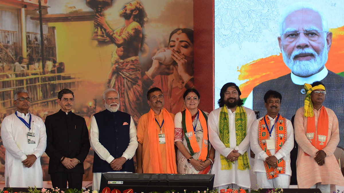বাংলায় প্রথম বিজেপি সরকারের মুখ্যমন্ত্রী পদে শপথ নিলেন শুভেন্দু