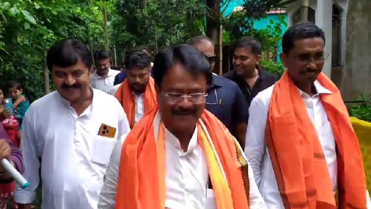 যাঁরা ভারতীয় নয়, তাঁদের রেশন দেওয়া হবে না, স্পষ্ট জানালেন খাদ্যমন্ত্রী