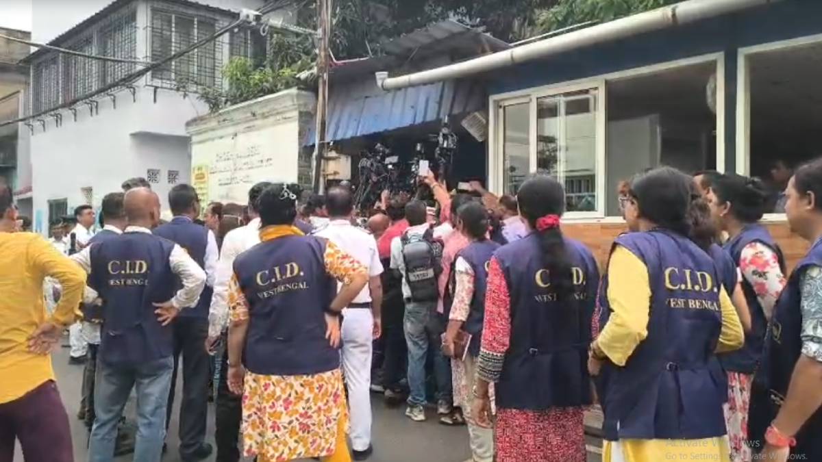 কালীঘাটে তৃণমূলের অফিসে সিআইডি, ক্যামাক স্ট্রিটেও তল্লাশি আধিকারিকদের