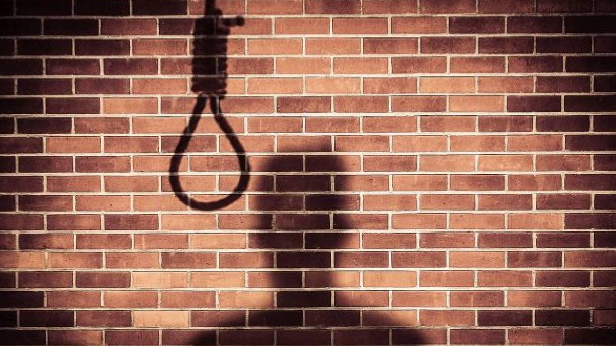‘মা-বাবা আমি তোমাদের ভালোবাসি’, মেধাবী ছাত্রীর দেহ উদ্ধার ঘিরে চাঞ্চল্য