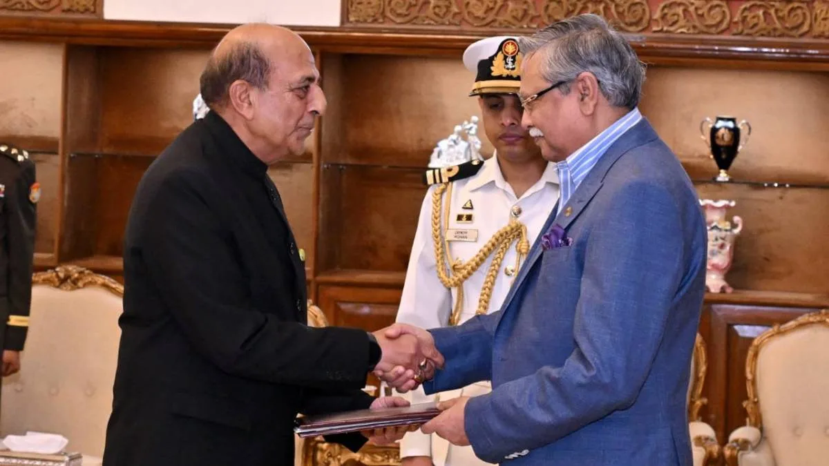 ঢাকা-য় নতুন হাইকমিশনার দায়িত্ব গ্রহণের সঙ্গে সঙ্গে বাংলাদেশি নাগরিকদের জন্য আবার পর্যটক ভিসা চালু করেছে ভারত