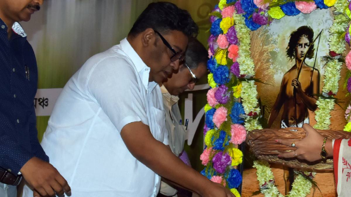 দুর্গাপুজো নিয়ে দুর্নীতির অভিযোগ, ইন্দ্রনীল সেনের বিরুদ্ধে দায়ের এফআইআর