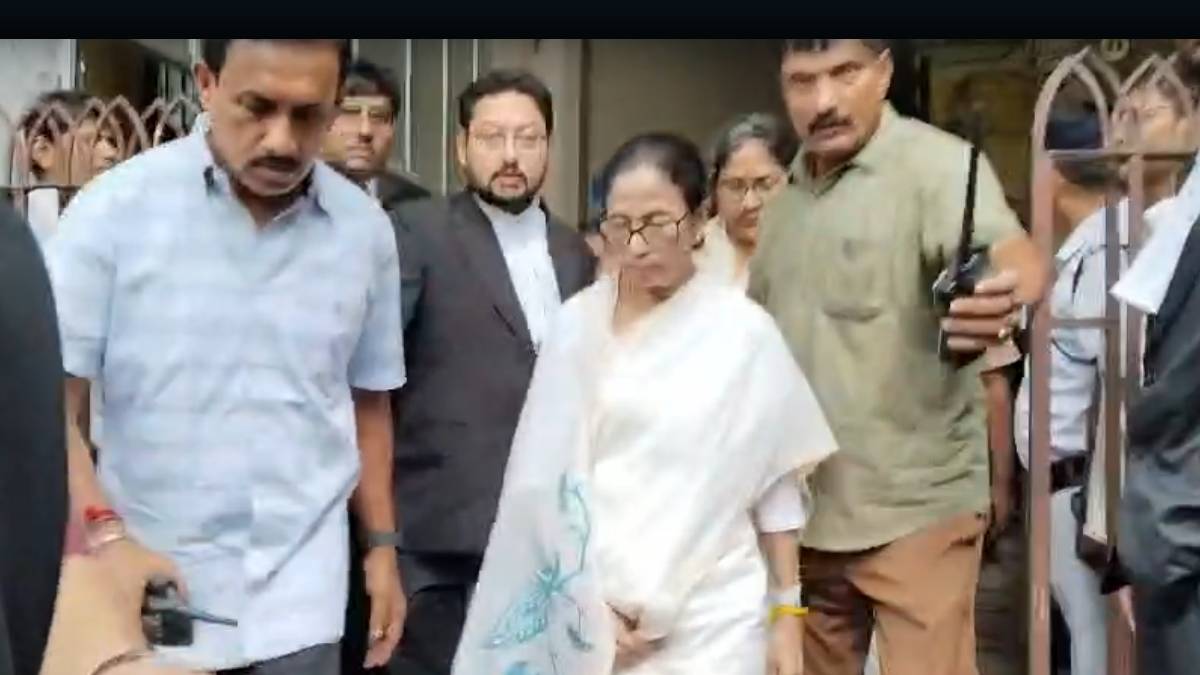কলকাতা হাইকোর্টে রাজ্যের প্রাক্তন মুখ্যমন্ত্রী মমতা বন্দ্যোপাধ্যায়