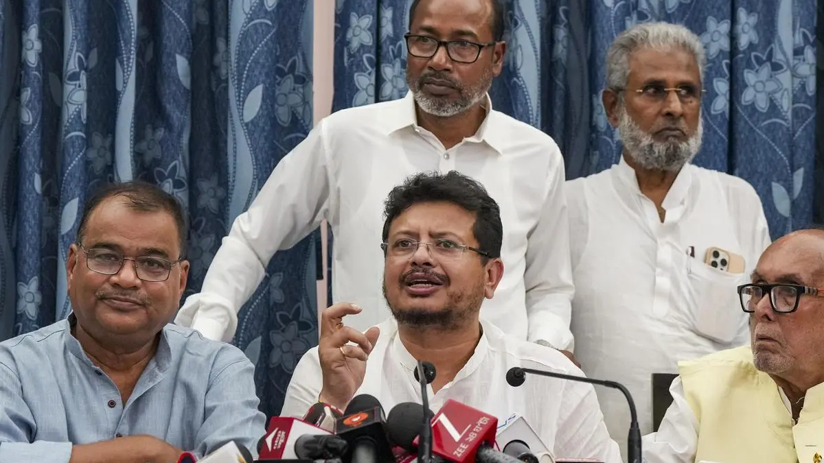 তৃণমূলে ভাঙনের জেরে নতুন জট, বিধানসভায় কি হতে চলেছে নজিরবিহীন আস্থা ভোট!