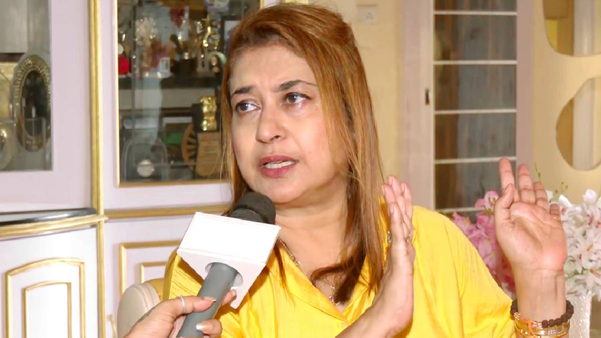 ‘দলবদলের জন্য পা উঠিয়ে আছে’, আরও সাংসদ ভাঙনের ইঙ্গিত শতাব্দীর