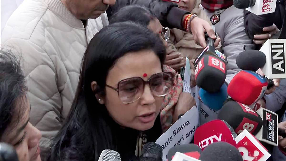 ‘সারারাত কেঁদেছিলাম, শুভেন্দুই আমাকে সাহস জুগিয়েছিলেন’, মহুয়ার মন্তব্যে গুঞ্জন