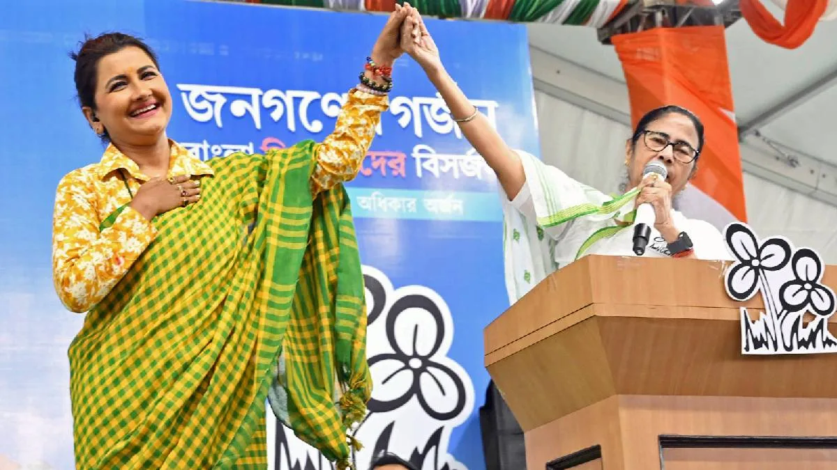 ‘সেলিব্রেটি স্ট্যাটাস আপনার দরকার ছিল’, মমতাকে কড়া বাক্যবাণ রচনার