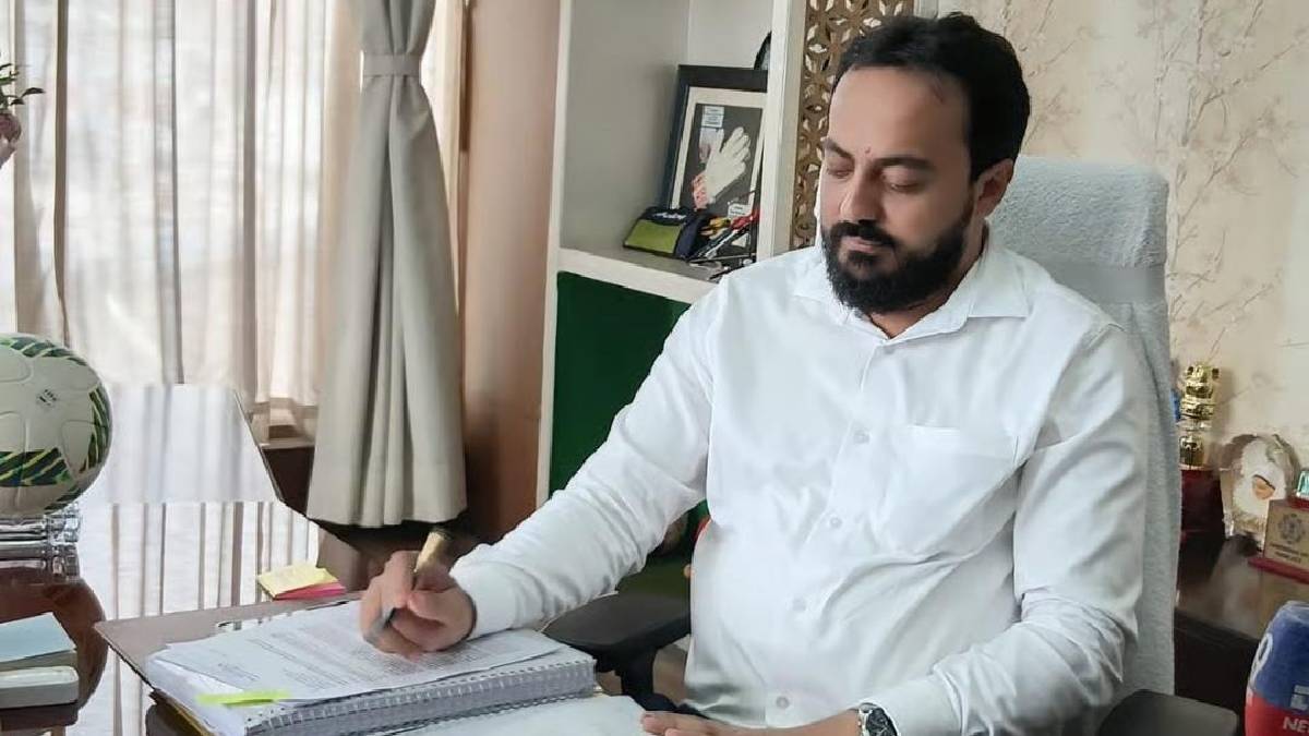 ‘ময়দানে শুধু খেলা হবে, রাজনীতি নয়’, দায়িত্ব নিয়ে কড়া বার্তা নতুন ক্রীড়ামন্ত্রীর