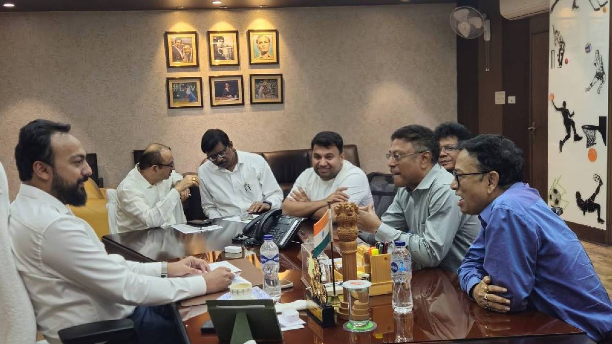 নেতাজি ইন্ডোর-ক্ষুদিরাম অনুশীলন কেন্দ্র নিয়ে আর্জি, মন্ত্রীর সঙ্গে বৈঠকে গ্রান্ড মাস্টার