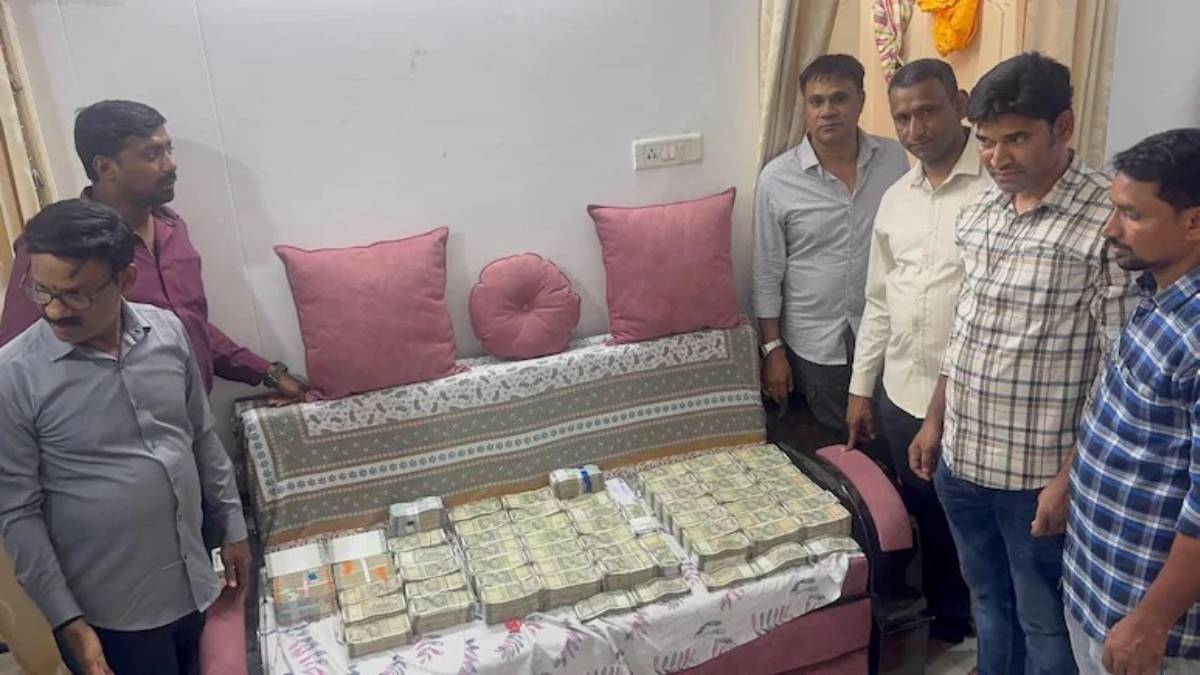 ভূমি দপ্তরের আধিকারিকের বাড়িতে তল্লাশি অভিযান, ১০০ কোটিরও বেশি সম্পত্তির হদিশ