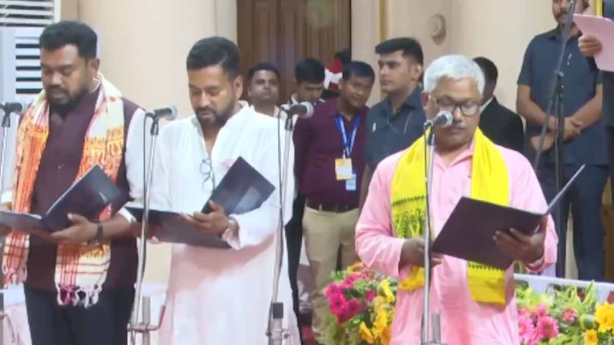শপথ নিলেন ৩৫ জন মন্ত্রী