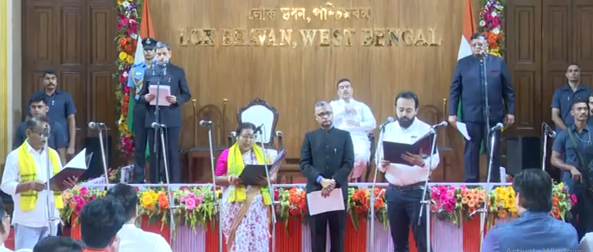 মুখ্যমন্ত্রীর সামনে শপথ নিলেন বাংলার নতুন মন্ত্রীরা