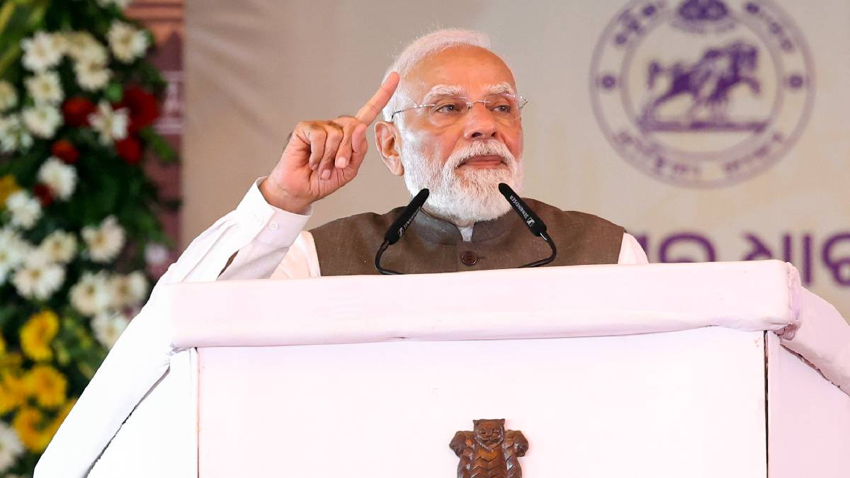 ‘দুর্নীতির গর্ত ভরাট করতে সময় লাগবে’, তিন দলকেই তারকেশ্বর থেকে ঠুকলেন প্রধানমন্ত্রী