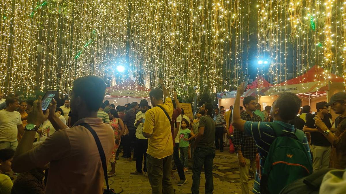 আন্তর্জাতিক যোগ দিবসের প্রাক্কালে আলোর উৎসবে মাতল মিলেনিয়াম পার্ক-প্রিন্সেপ ঘাট