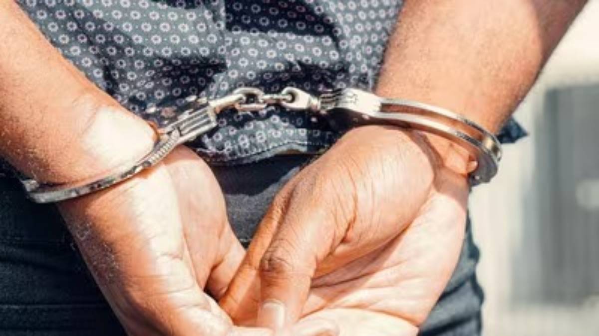 ফাদার্স ডে-র আগেই গ্রেপ্তার জঙ্গির বাবা, কিস্তওয়ারে অভিযানে উদ্ধার অস্ত্রের ভাণ্ডার