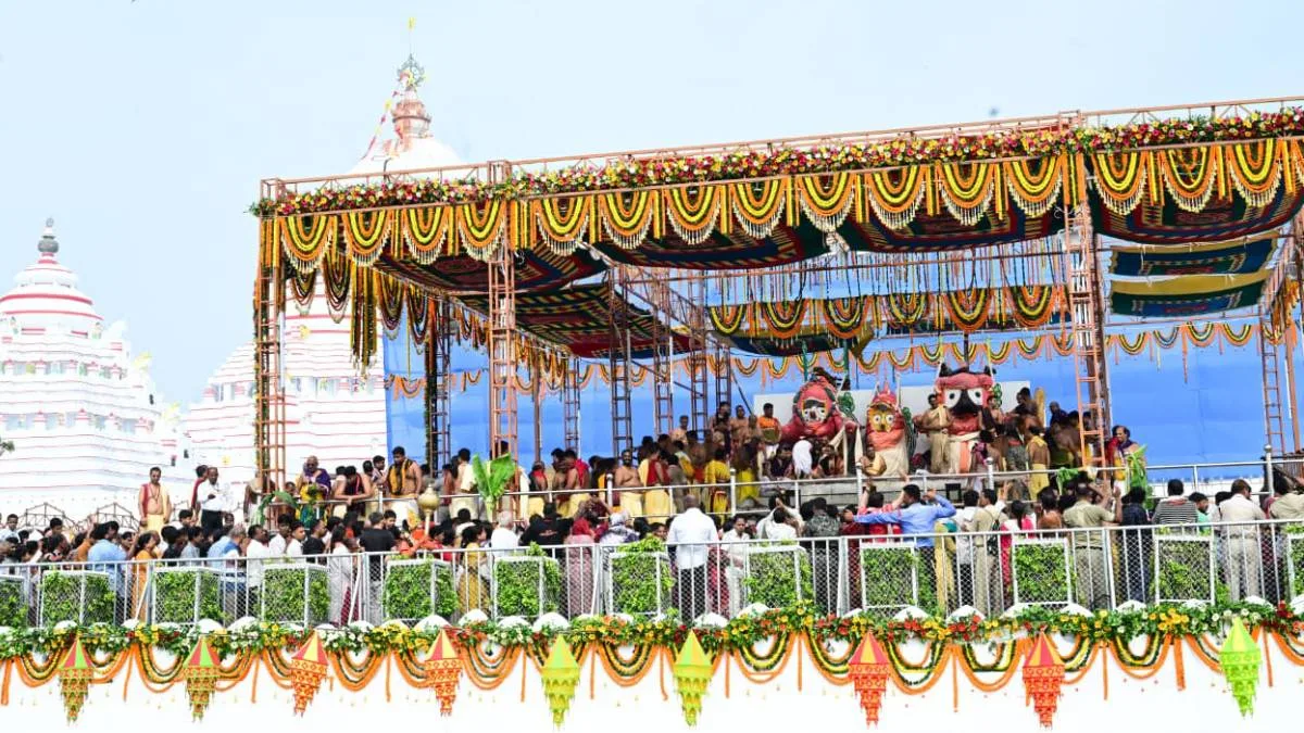 পুরীতে স্নানযাত্রা উপলক্ষে পুণ্যার্থীদের ভিড়